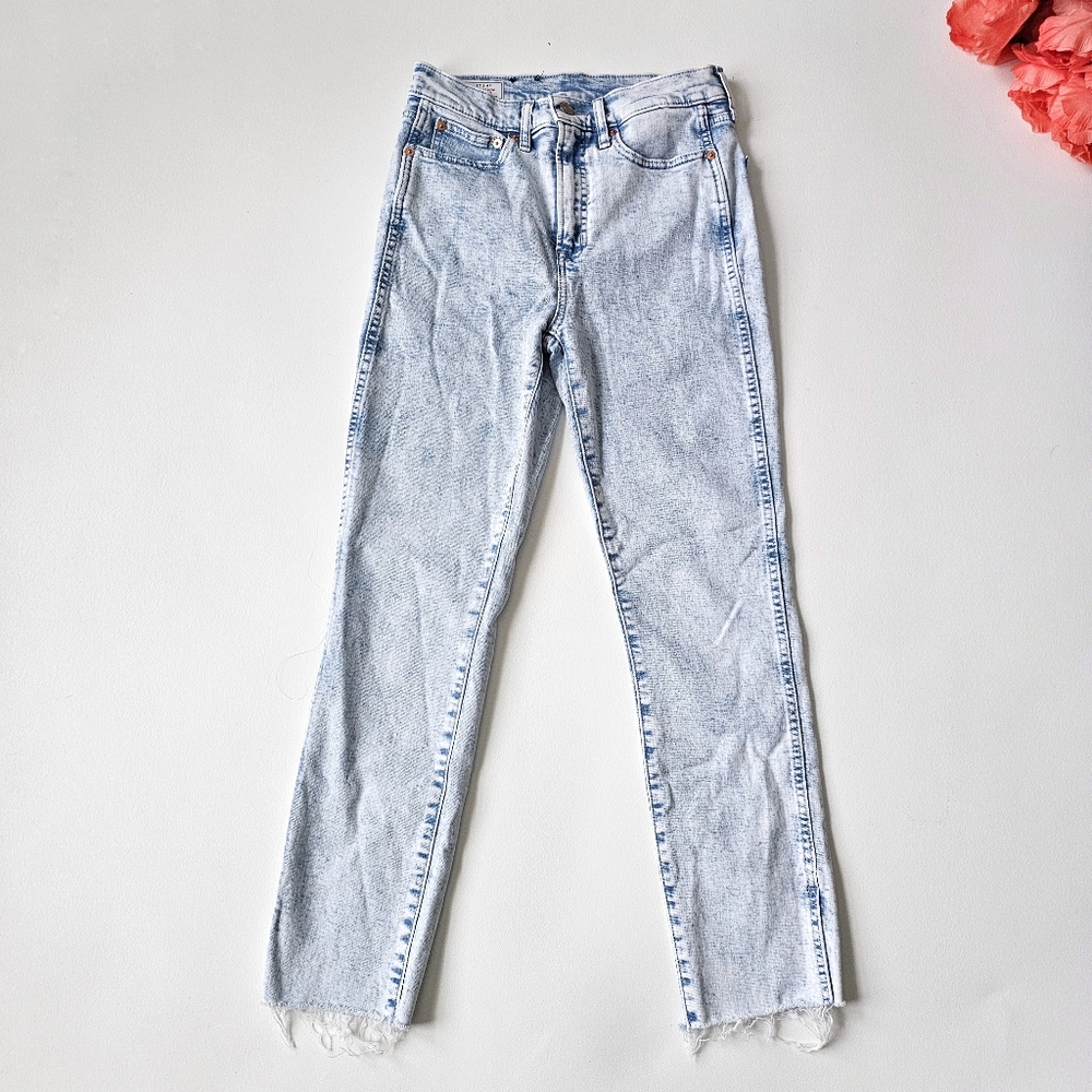 GAP Vintage Slim High Rise Jeans Women 27 Light Blue Acid Wash Raw Hem Straight